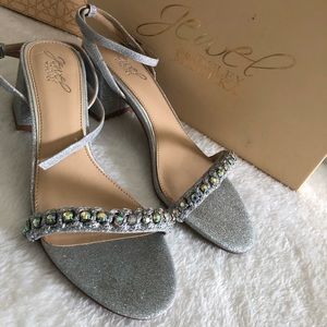 Jewel by Badgley Mischka Odonna sandals. Size 8 never worn. Brand new in box.